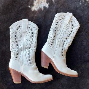 Vintage Urban Cowboy brand ivory leather embroidered stacked heel western boots